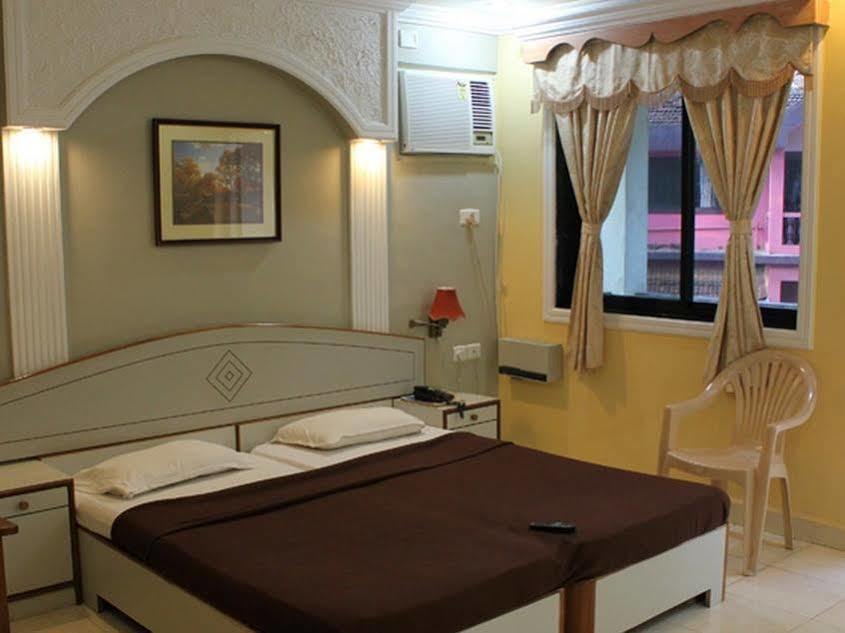 Amigo Plaza Hotel Колва Екстериор снимка