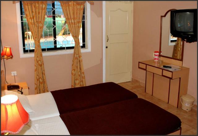 Amigo Plaza Hotel Колва Екстериор снимка