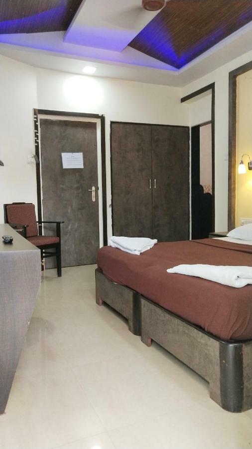 Amigo Plaza Hotel Колва Екстериор снимка